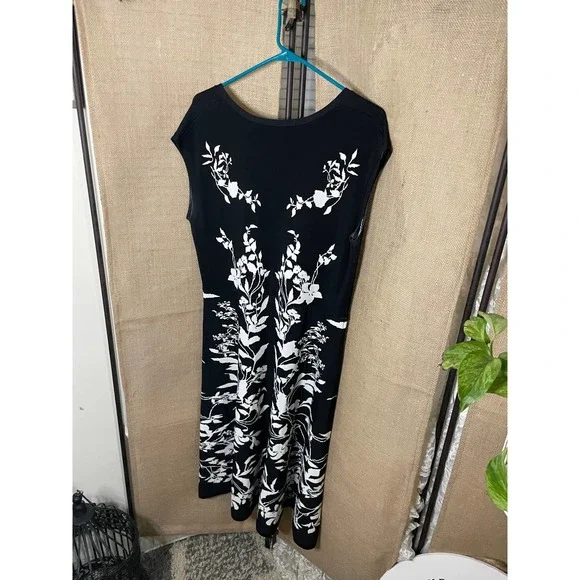 Emerson Rose Black White Floral V Neck Dress  -XL - Picture 6 of 6